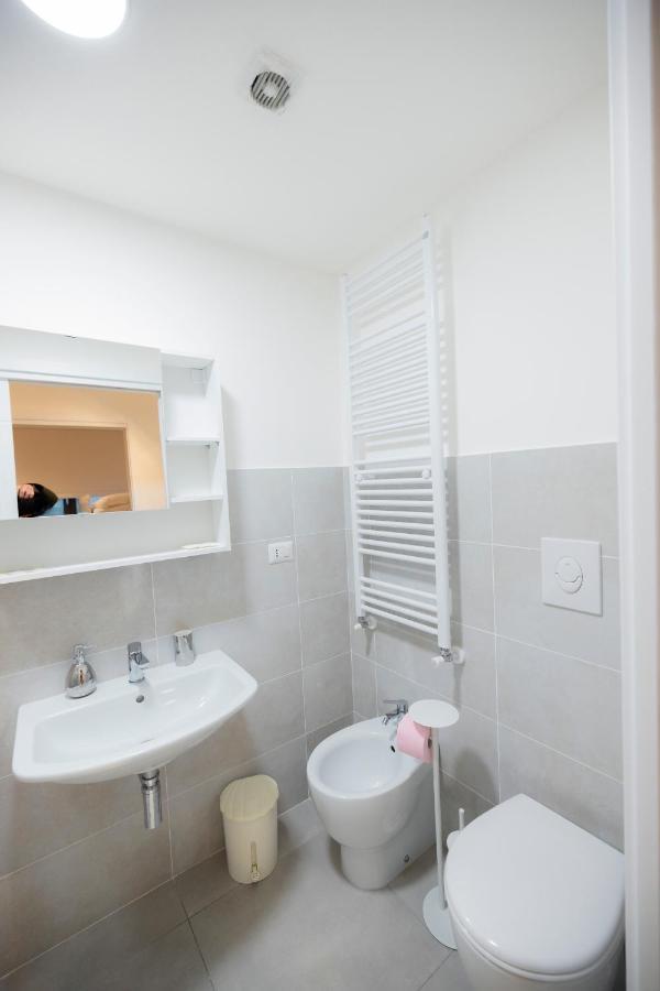 Appartement Nuovissimo Bilocale In Zona Navigli/Romolo à Milan Extérieur photo